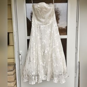Elegant White Floral Strapless Dress